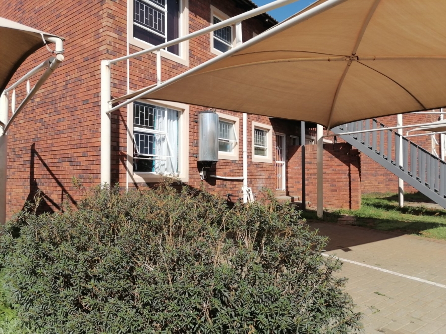 2 Bedroom Property for Sale in Langenhovenpark Free State